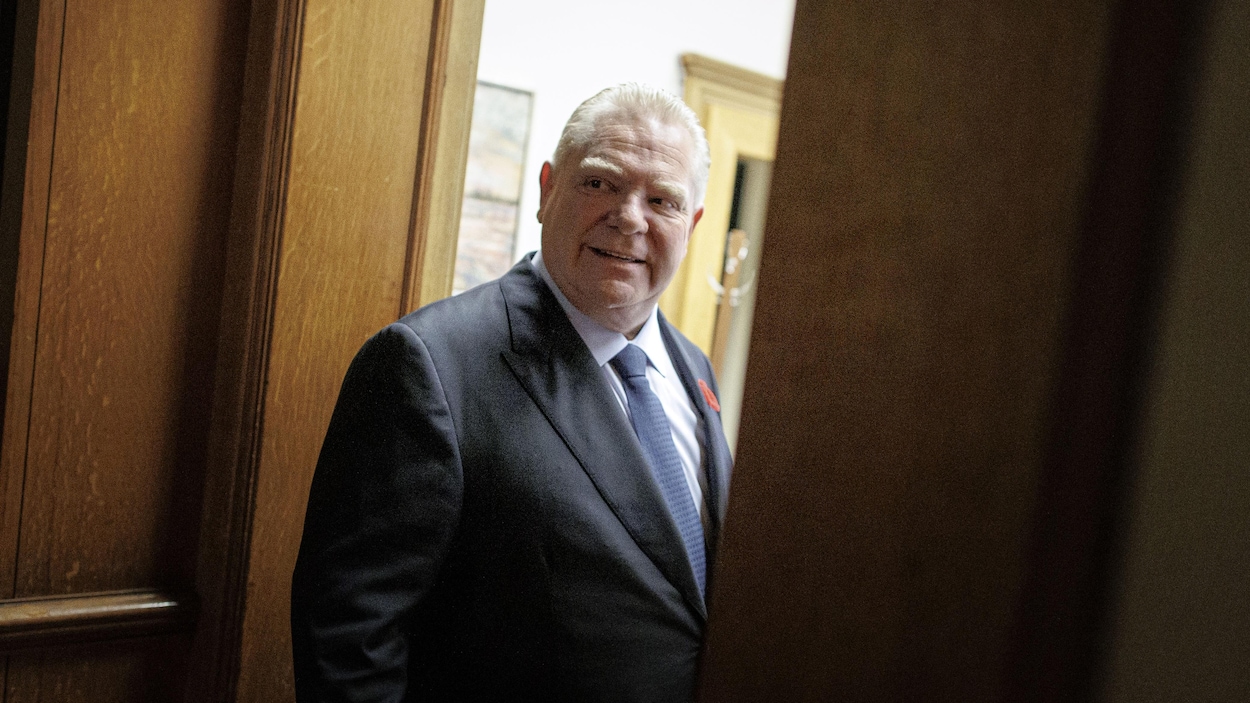 Bond marqué des salaires et des embauches en 2025 au bureau de Doug Ford