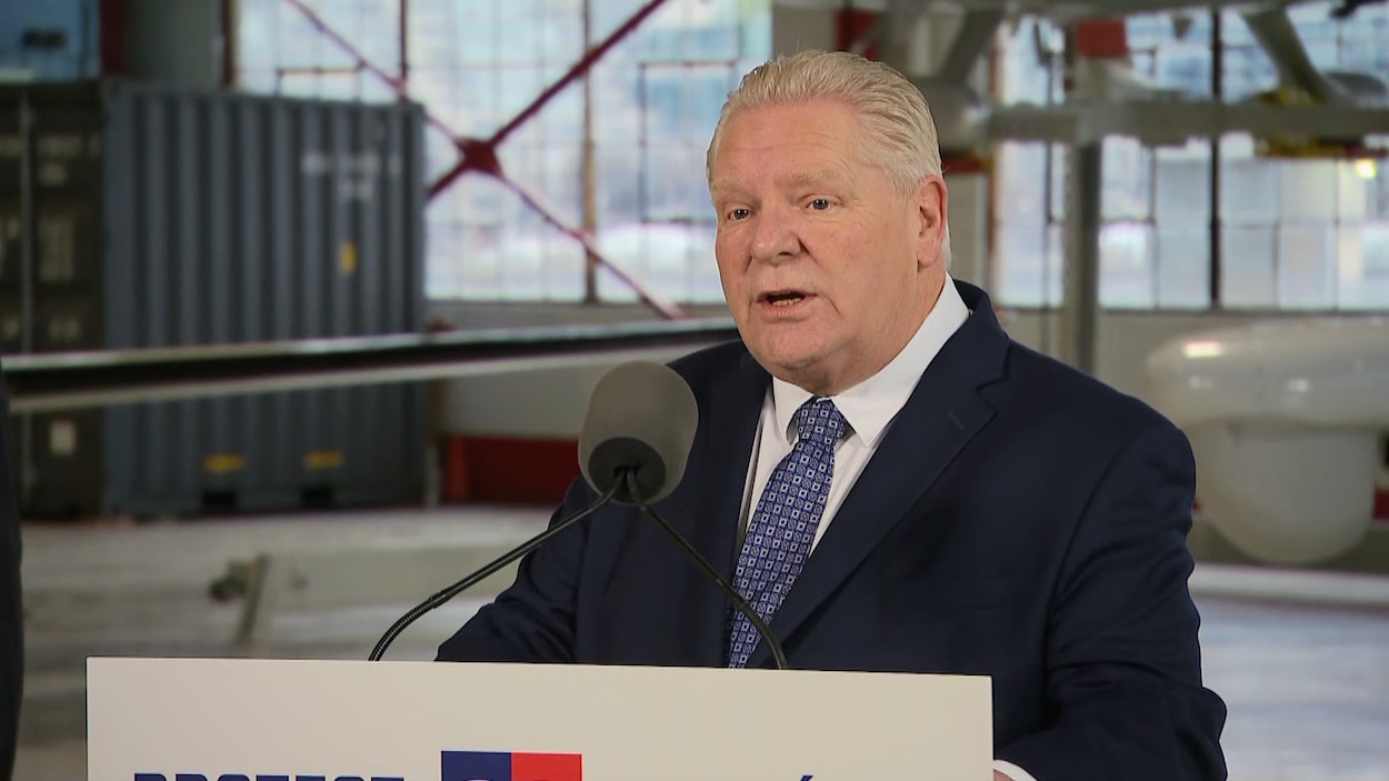 Aéroport Billy Bishop : Doug Ford traite les opposants de « gauchistes »