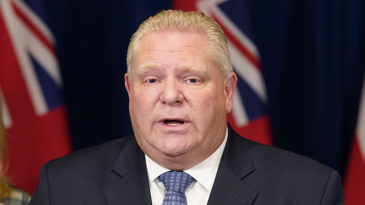 Doug Ford en conférence de presse.