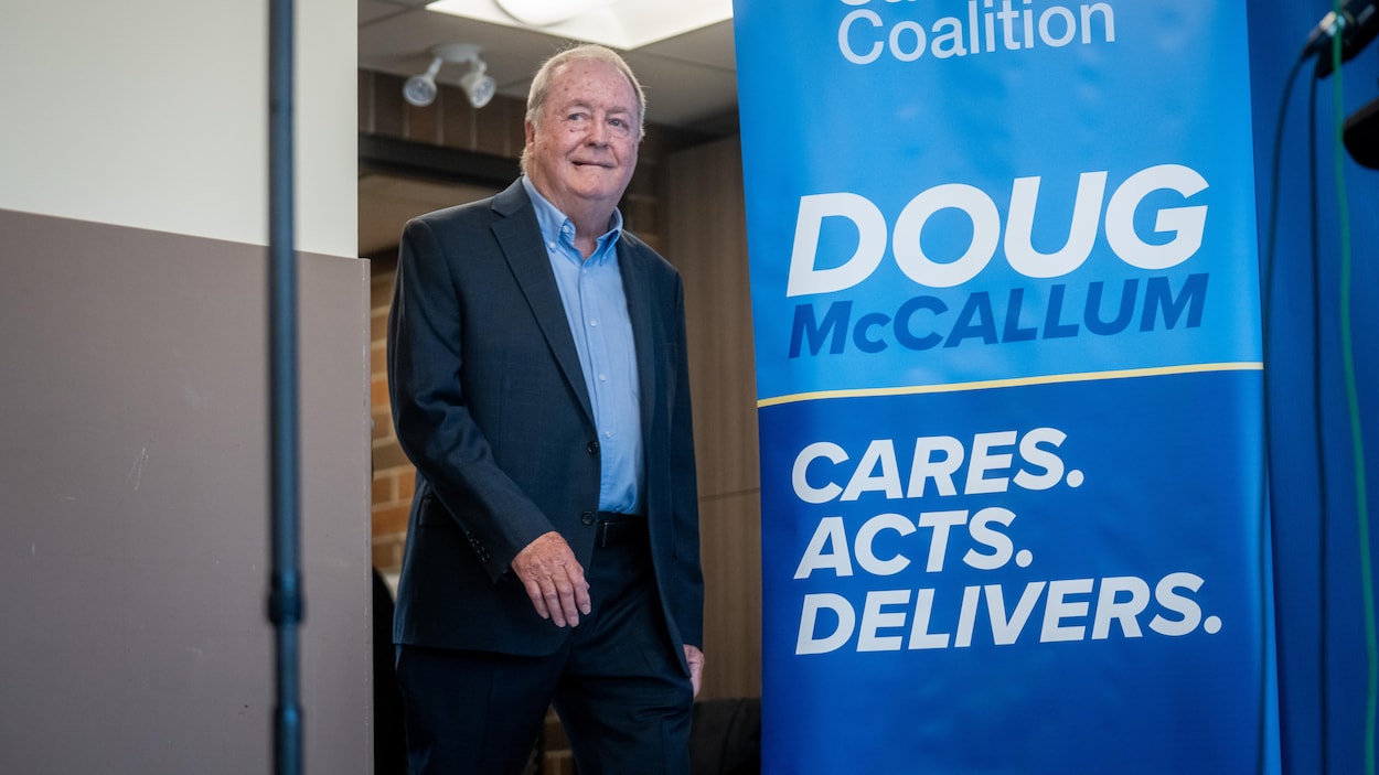 L’ancien maire Doug McCallum candidat aux élections municipales à Surrey