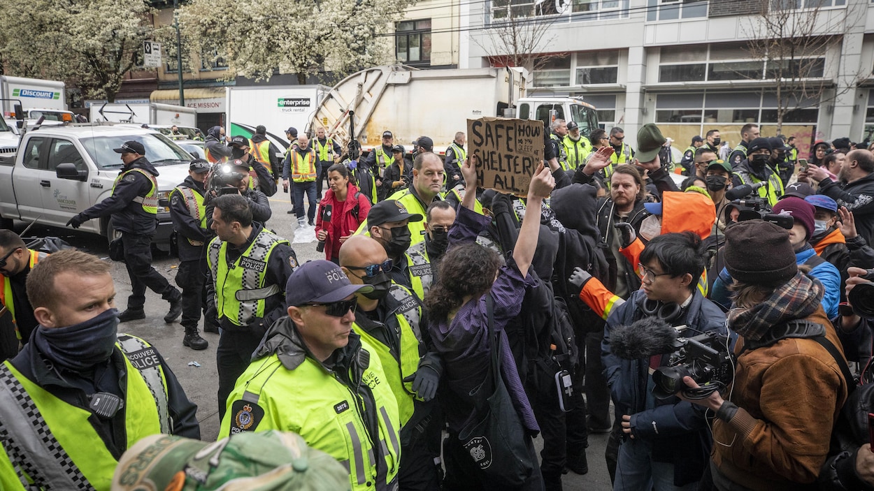 Exclure les médias d’une intervention policière serait une « atteinte à la transparence »