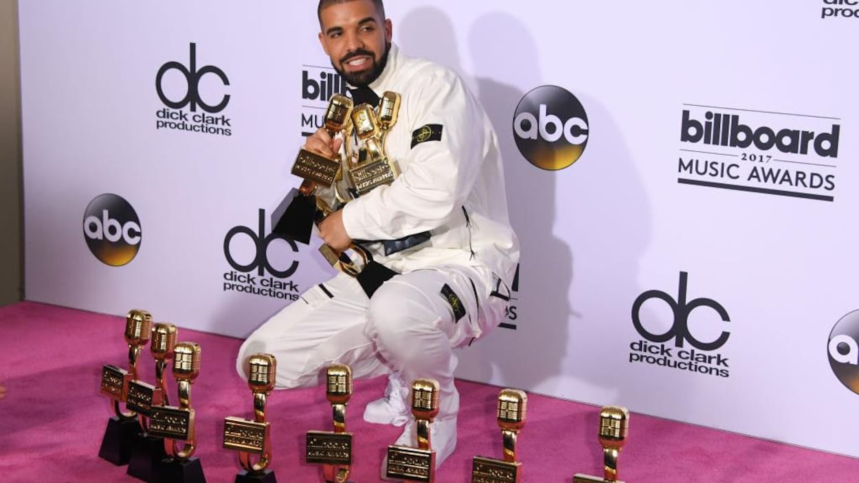 Drake détrône Taylor Swift aux Billboard Music Awards RadioCanada.ca