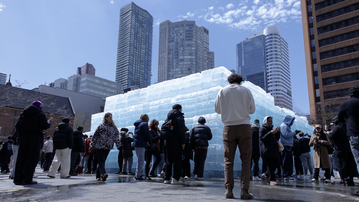 Drake cache la date de son nouvel album Iceman dans 8 m de glace