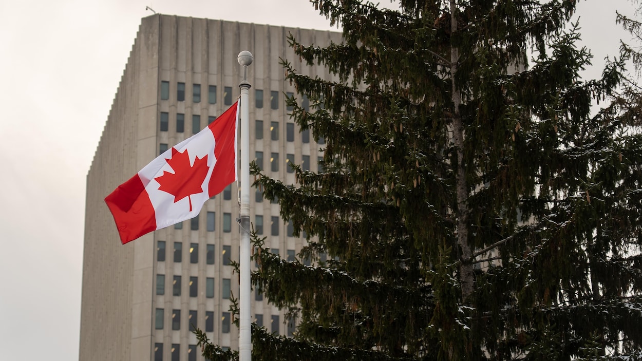 Banque de la défense : Québec dénonce les « tactiques de peur » de Toronto