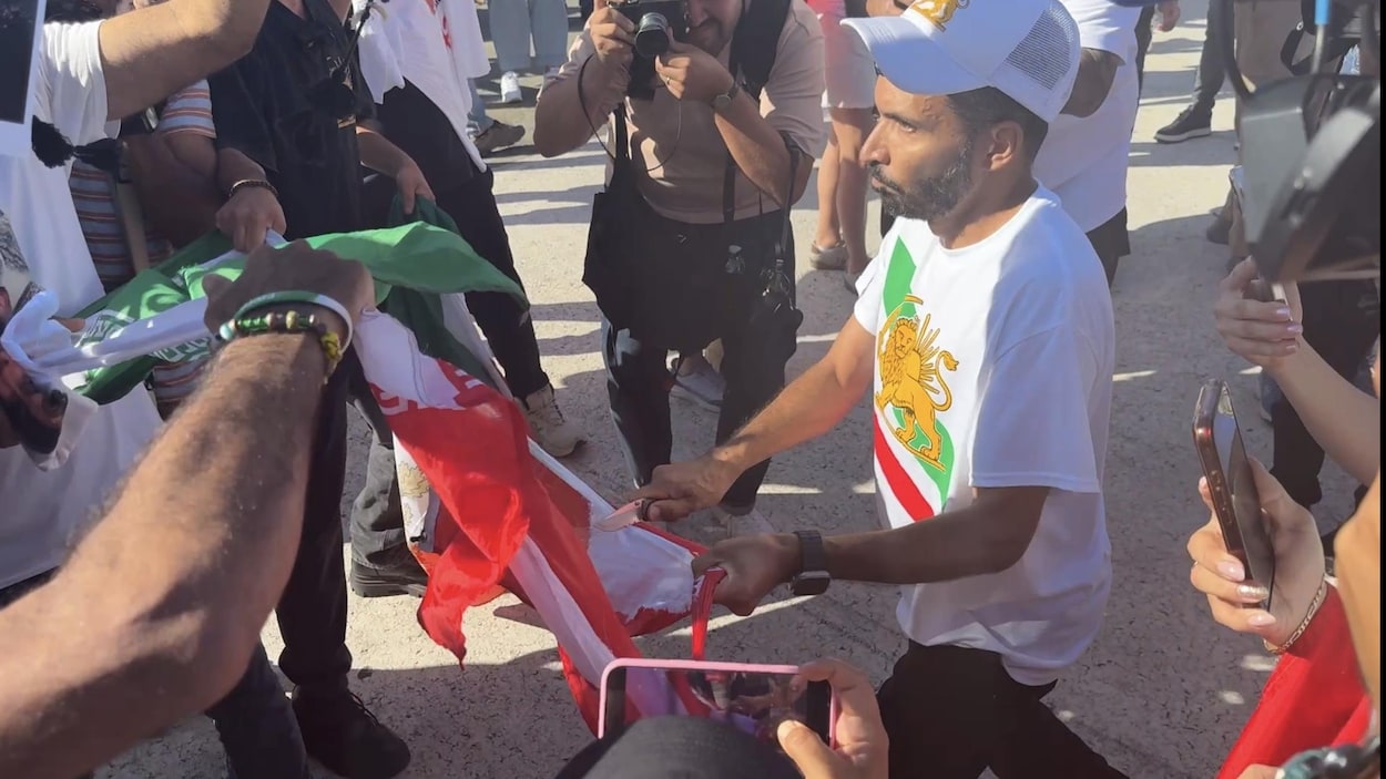 « Terroristes! » : c’est la guerre des drapeaux iraniens au Mondial