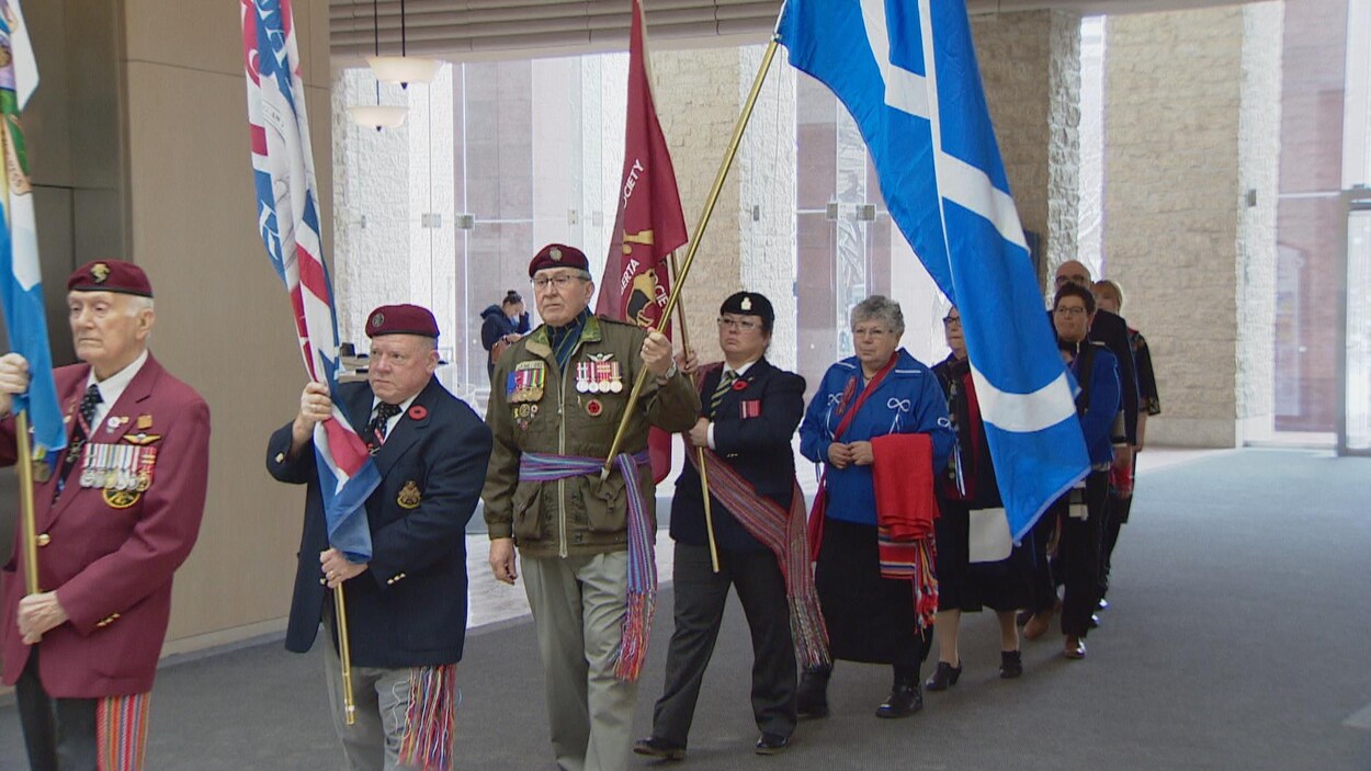 Un ancien vétéran métis pour le drapeau métis.