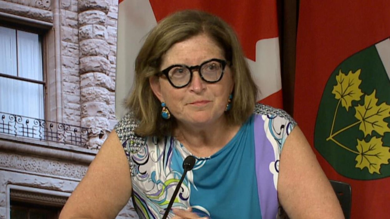 La Dre Barbara Yaffe en conférence de presse.