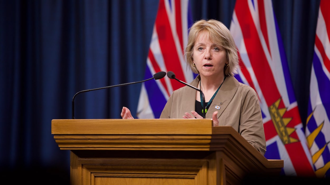 Bonnie Henry en conférence de presse.