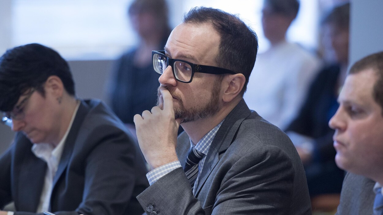 Kevin Kindred, avocat du gouvernement de la Nouvelle-Écosse. Kevin Kindred, avocat du gouvernement de la Nouvelle-Écosse.
