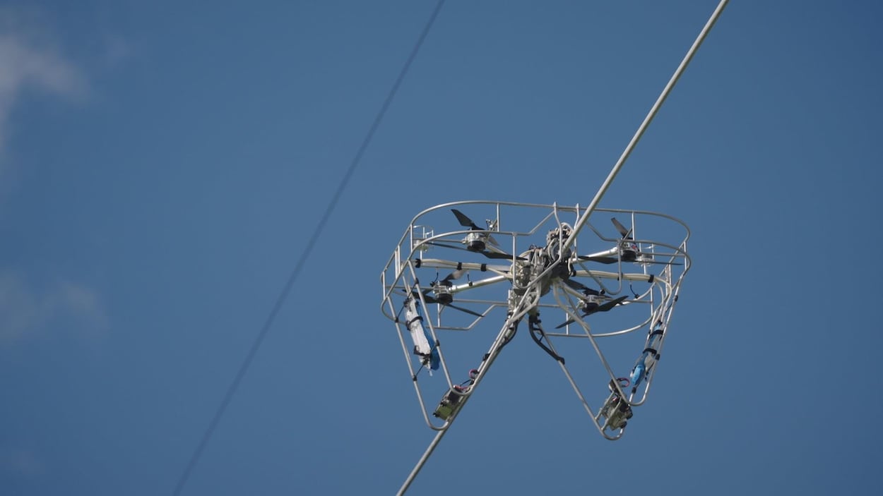 Un drone pour peinturer des fils chez Hydro-Québec