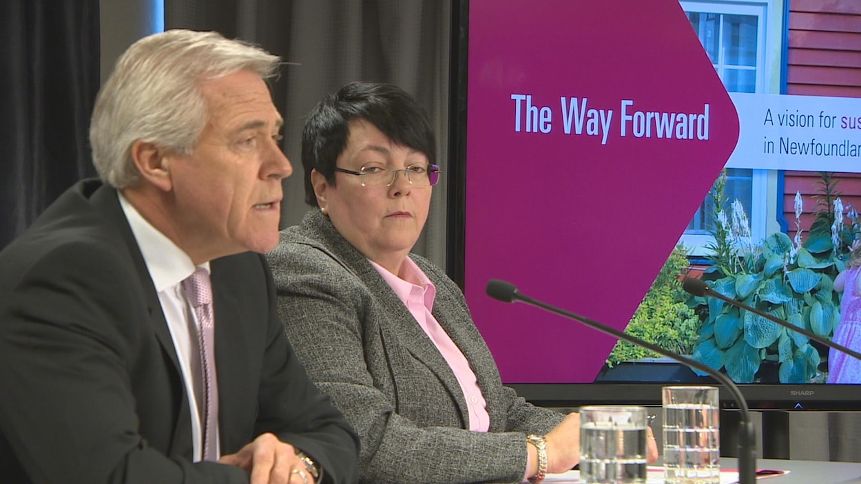 Dwight Ball et Cathy Bennett en conférence de presse Dwight Ball et Cathy Bennett en conférence de presse