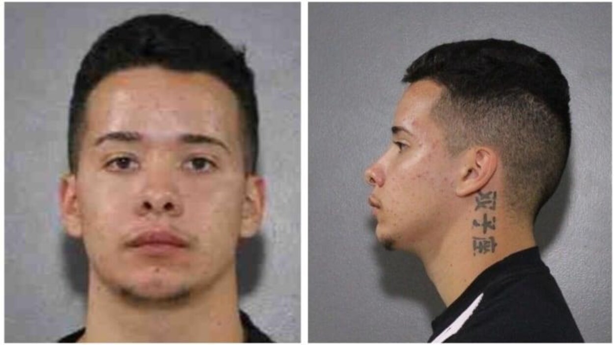 Deux photos portrait d'un même homme recherché au Canada pour meurtre. Il a les cheveux courts foncés et un tatouage affichant des caractères chinois sur le côté gauche de son cou.