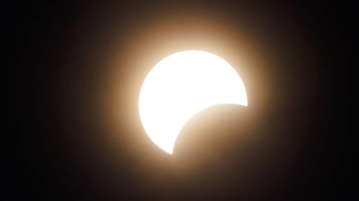 Conseils pour observer l’éclipse partielle du Soleil dans les Maritimes