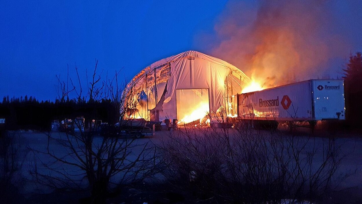 Incendie à l’écocentre de HavreSaintPierre RadioCanada.ca