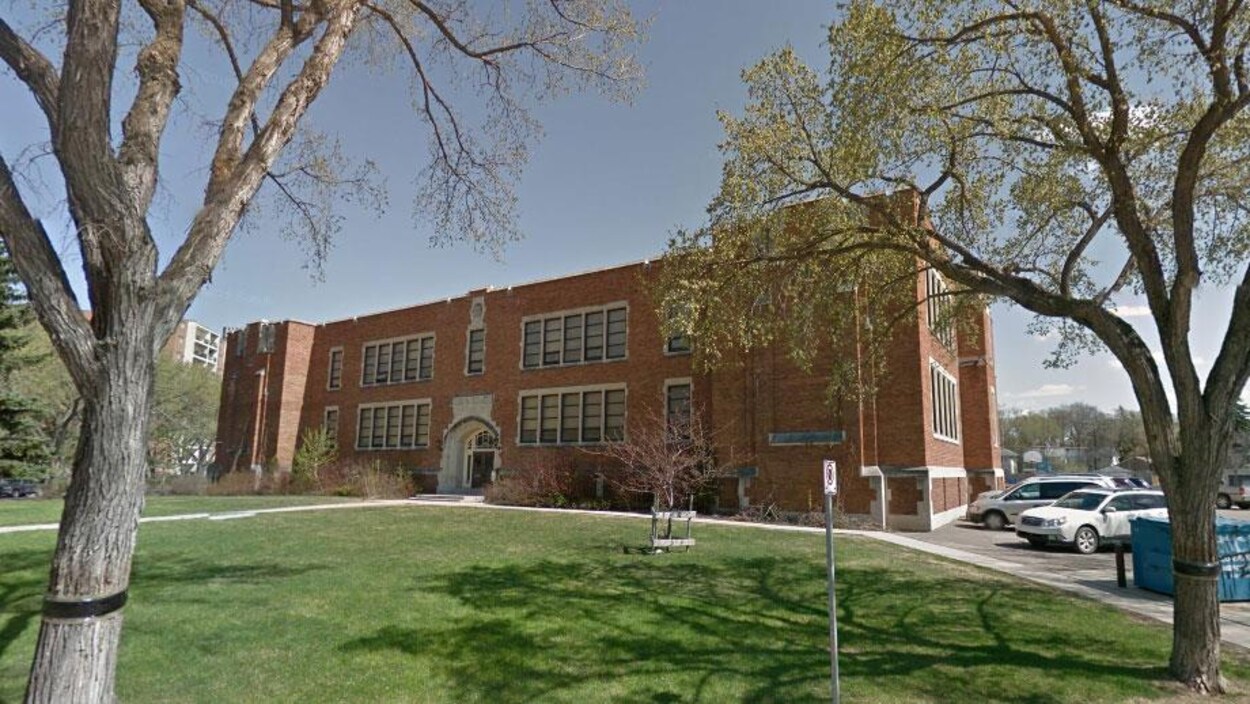 Façade de l'école élémentaire Davin de Regina.