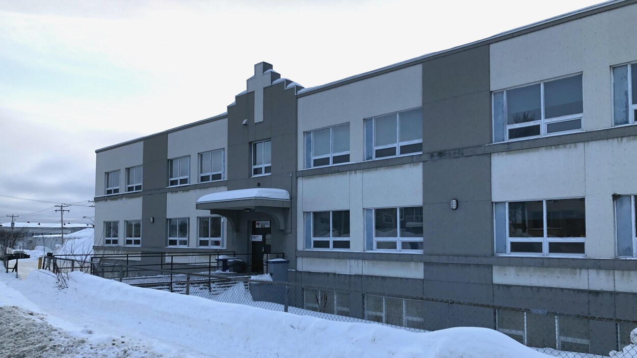 Une école transformée en pavillon d'université.