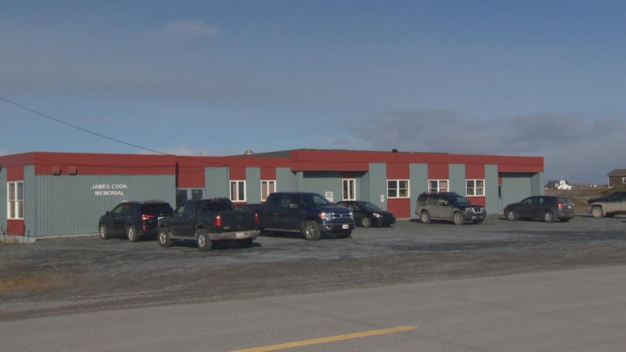 L'école James Cook Memorial, dans la péninsule Nord, fait partie des cinq écoles qui pourraient fermer à la fin de l'année scolaire. L'école James Cook Memorial, dans la péninsule Nord, fait partie des cinq écoles qui pourraient fermer à la fin de l'année scolaire.