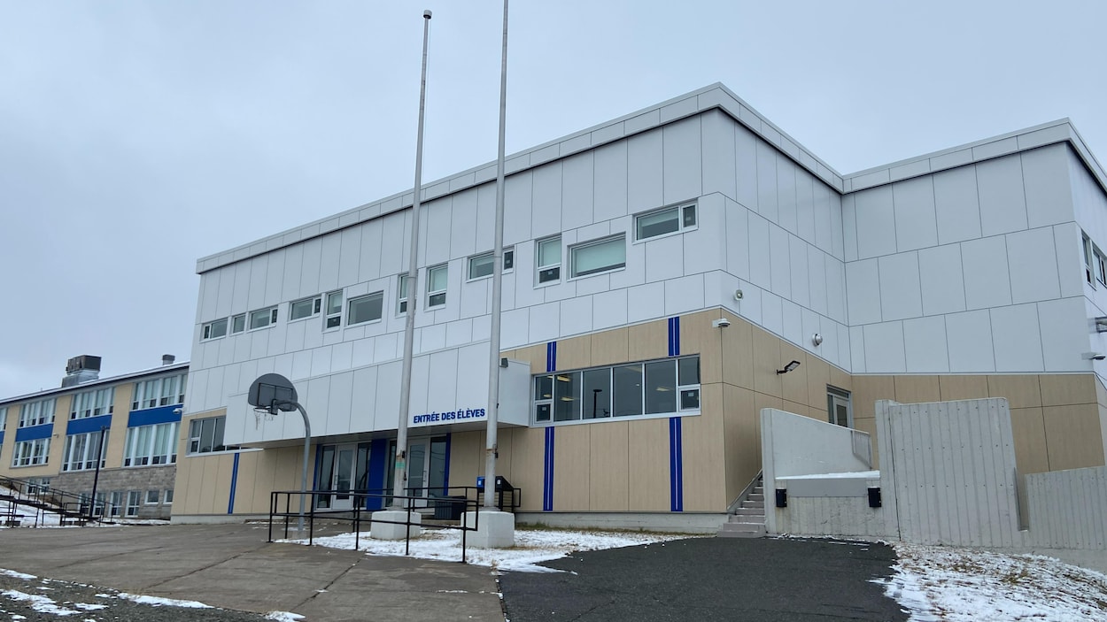 Des citoyens se mobilisent pour maintenir tout le secondaire à Barraute