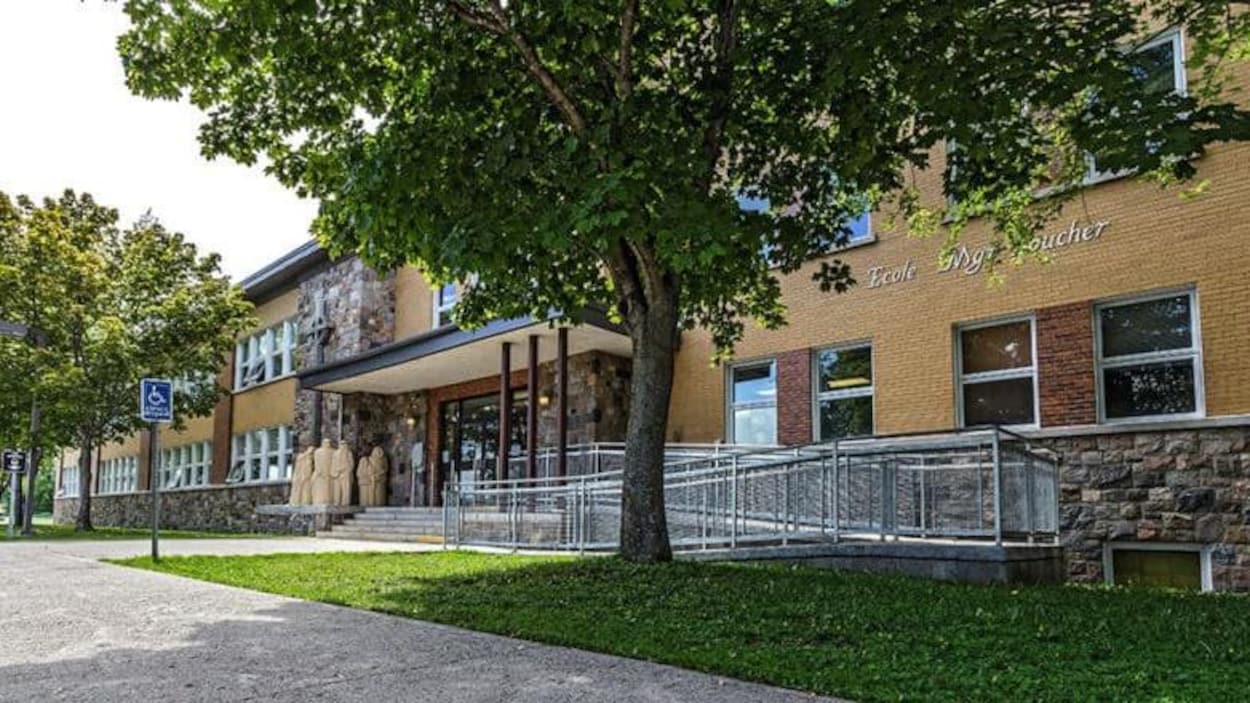 Façade de l'école primaire de Saint-Pascal.