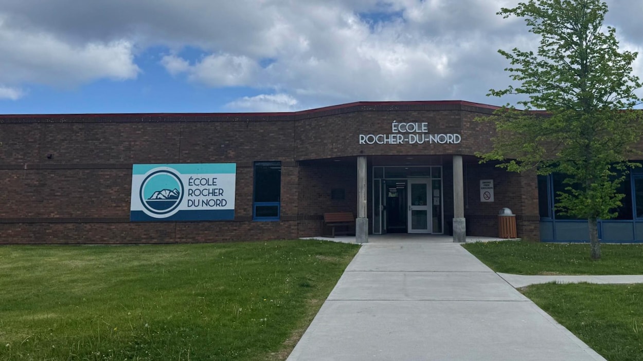 Des francophones se plaignent du chauffe-eau défectueux d’une école à Saint-Jean