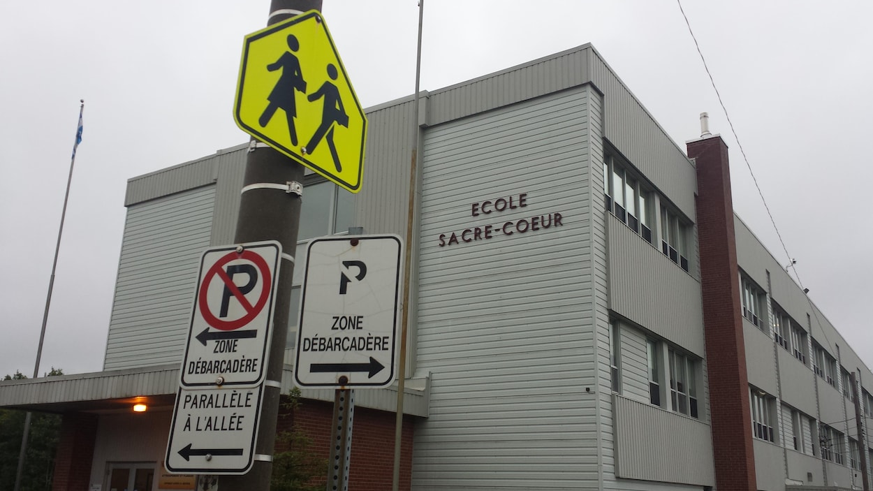Édifice de l'école primaire Sacré-Coeur, à Rouyn-Noranda Édifice de l'école primaire Sacré-Coeur, à Rouyn-Noranda