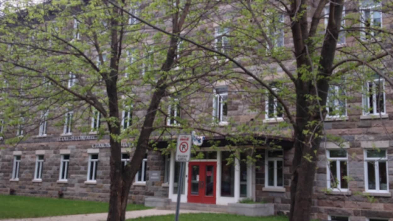 La façade de l'école secondaire Chanoine-Beaudet de Saint-Pascal.