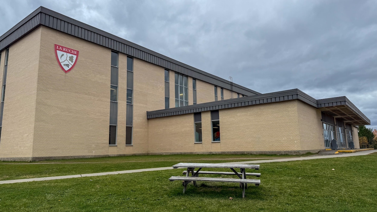 Tirs au fusil à plomb près de l’école La Ruche: un élève reste détenu