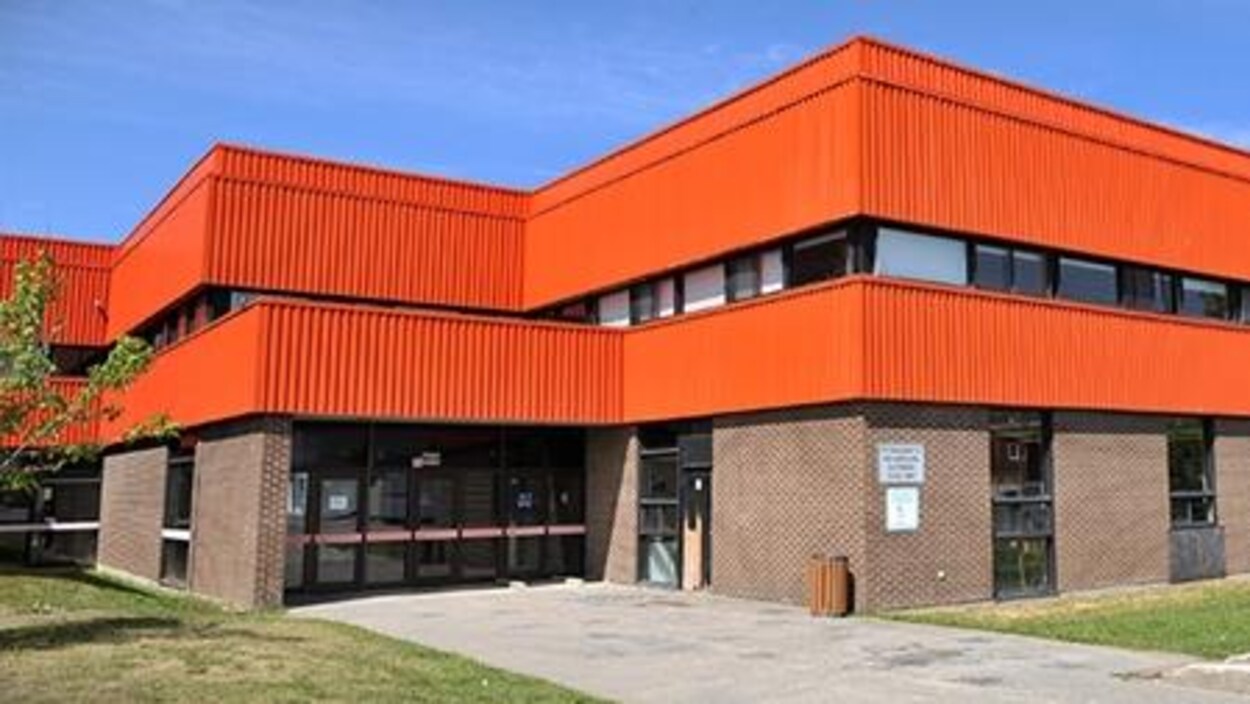 Depuis deux semaines, une boîte a été installée à l'école secondaire Le Tremplin, afin de permettre aux élèves de dénoncer des actes violents ou intimidants qu'ils ont vus ou subis.