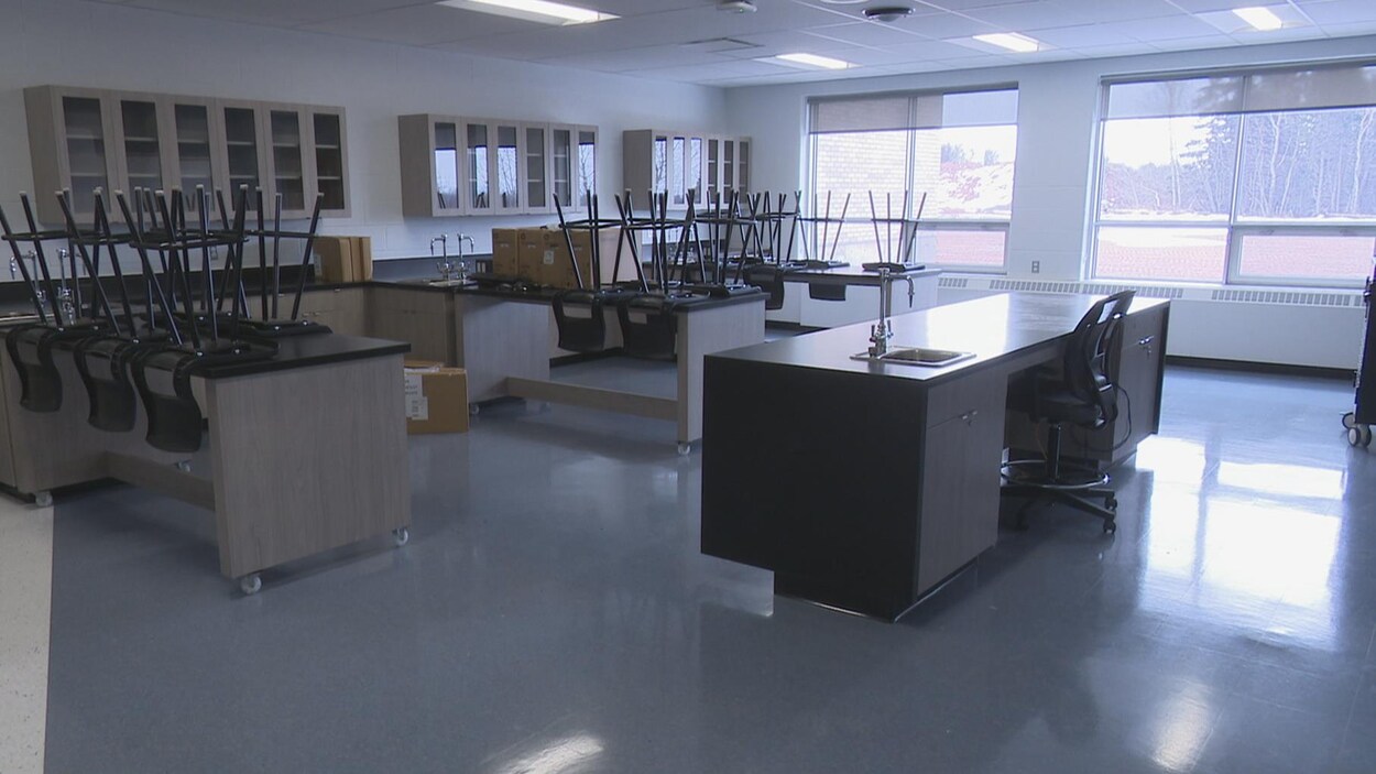 Un laboratoire dans une école. Un laboratoire dans une école.