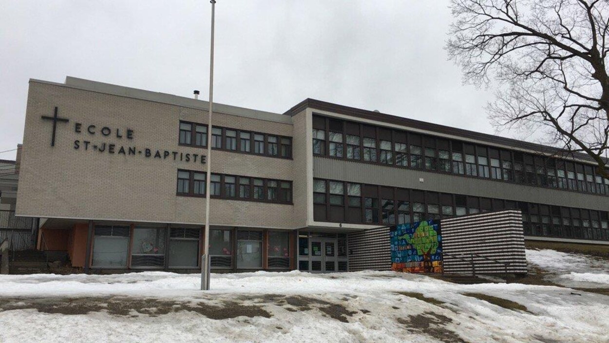L'école primaire Saint-Jean-Baptiste de Roxton Falls
