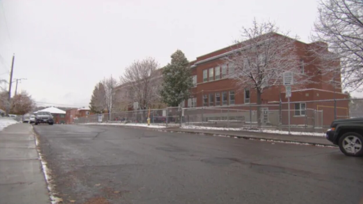 La façade de l'école élémentaire publique Trille des Bois.