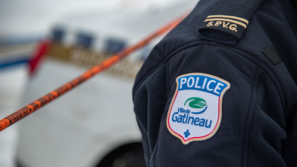 Un policier de la Ville de Gatineau, en hiver