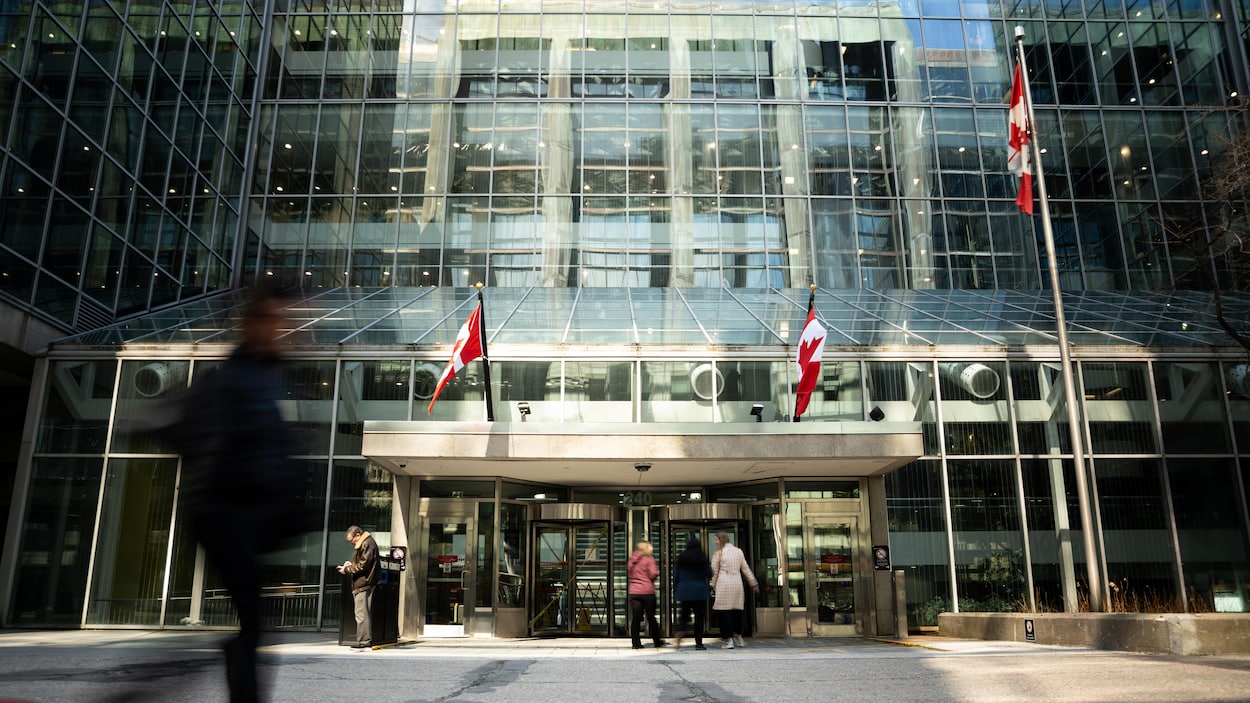 Ottawa vise une réduction de 20 % de ses consultants en gestion