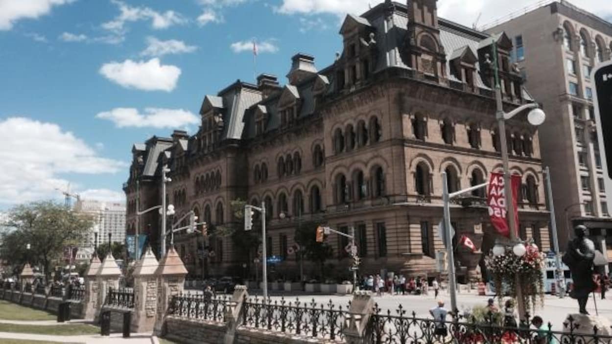 L'Édifice Langevin, situé 80, rue Wellington, dans le centre-ville d'Ottawa. L'Édifice Langevin, situé 80, rue Wellington, dans le centre-ville d'Ottawa.