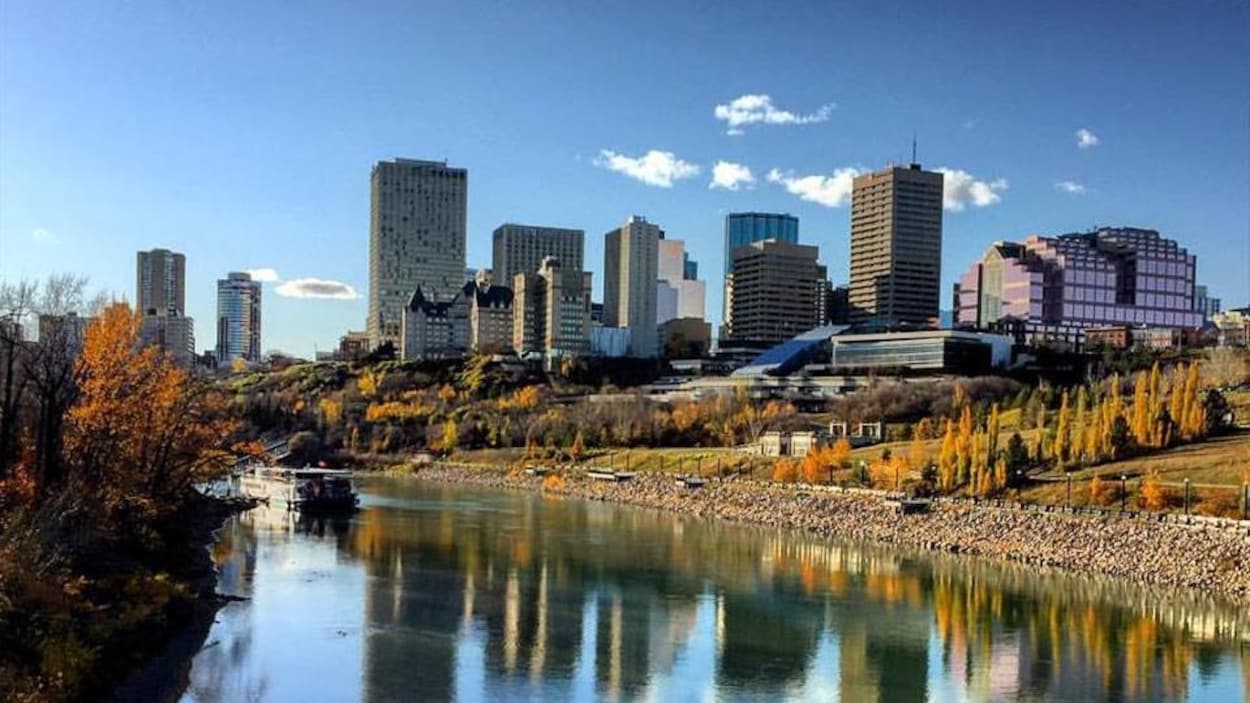 La population d'Edmonton grandit vite, frôlant un million d'habitants