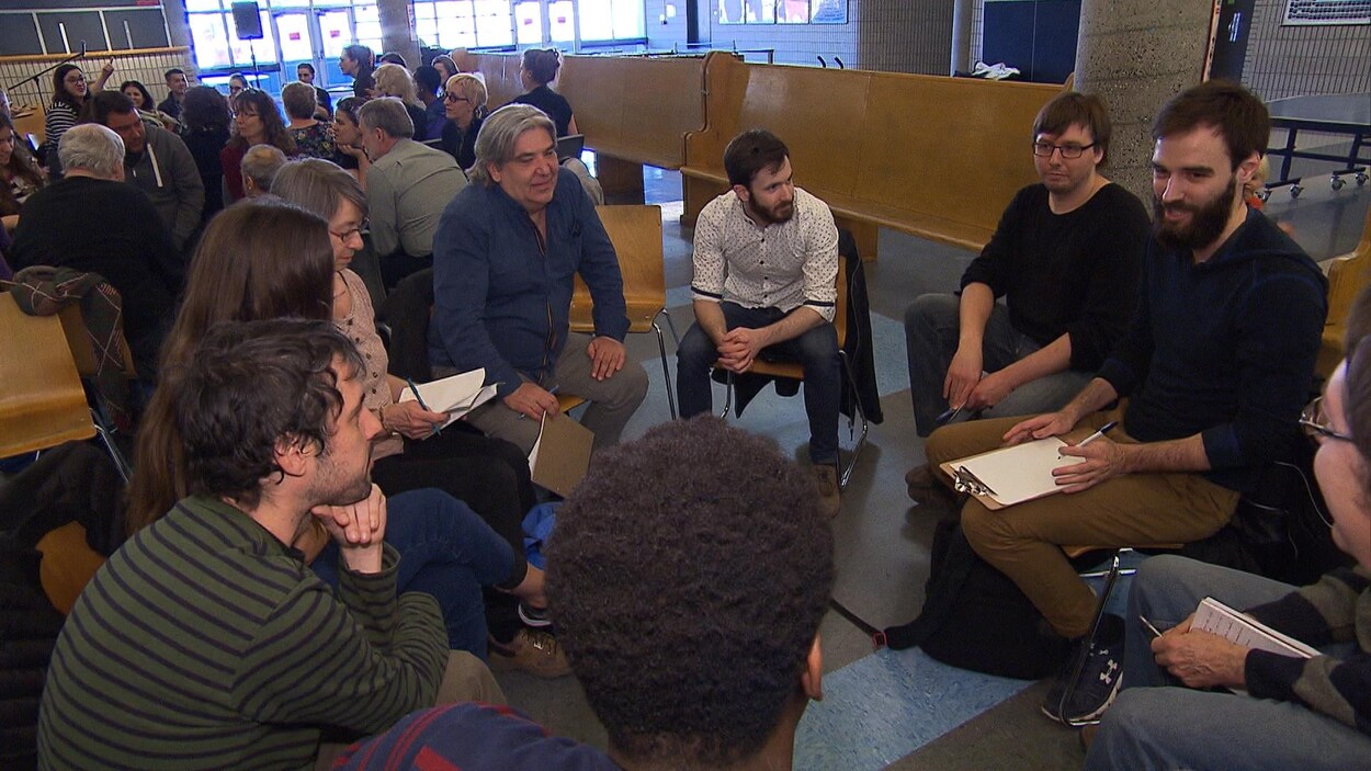 Les enseignants ont répondu à l'appel de Québec solidaire qui souhait lancer le débat public et réclamer un réinvestissement en éducation.