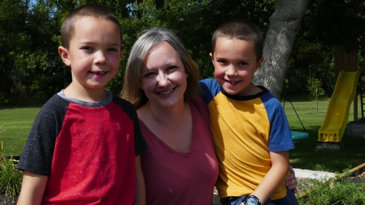 Julie Allard et ses jumeaux.