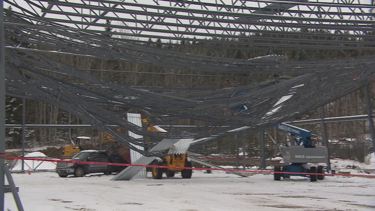 Une structure en construction s'est effondrée.