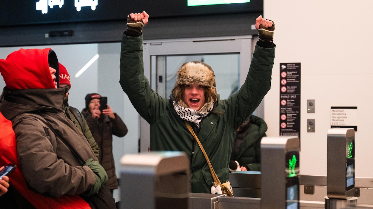 Le train léger d'Eglinton survit à sa première heure de pointe