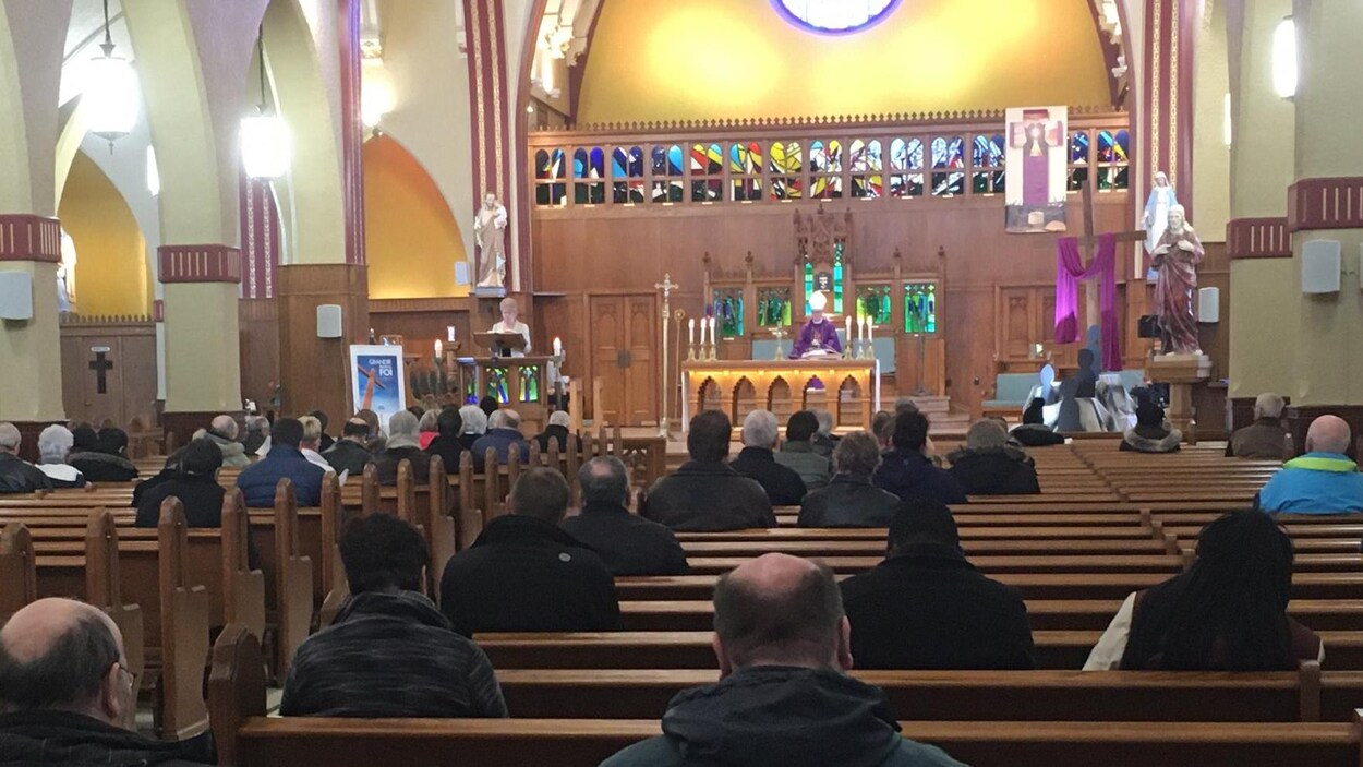 Intérieur d'une église du Nouveau-Brunswick