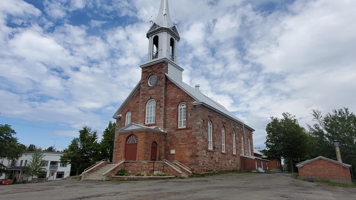 L'église de Saint-Mathieu-de-Rioux.