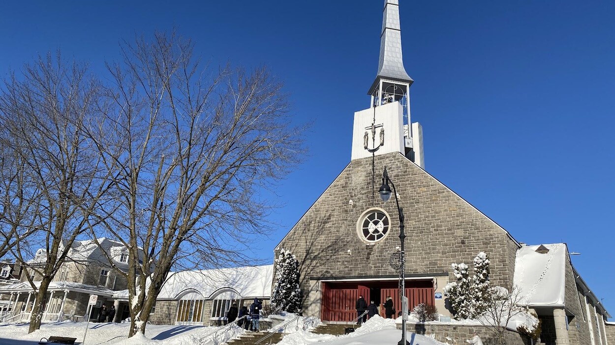 Recueillement à SaintRochdel’Achigan à la suite de l’explosion RadioCanada