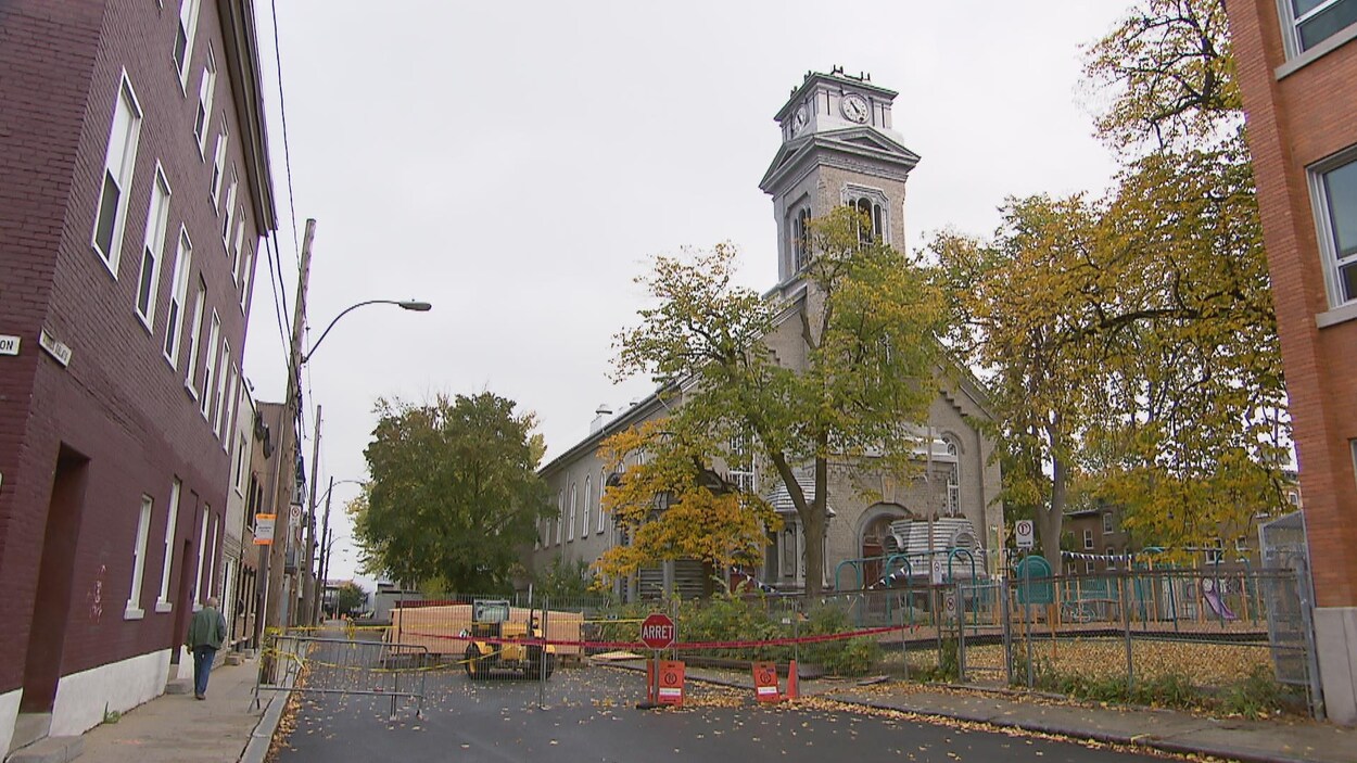 Une église sans son clocher. Une église sans son clocher.