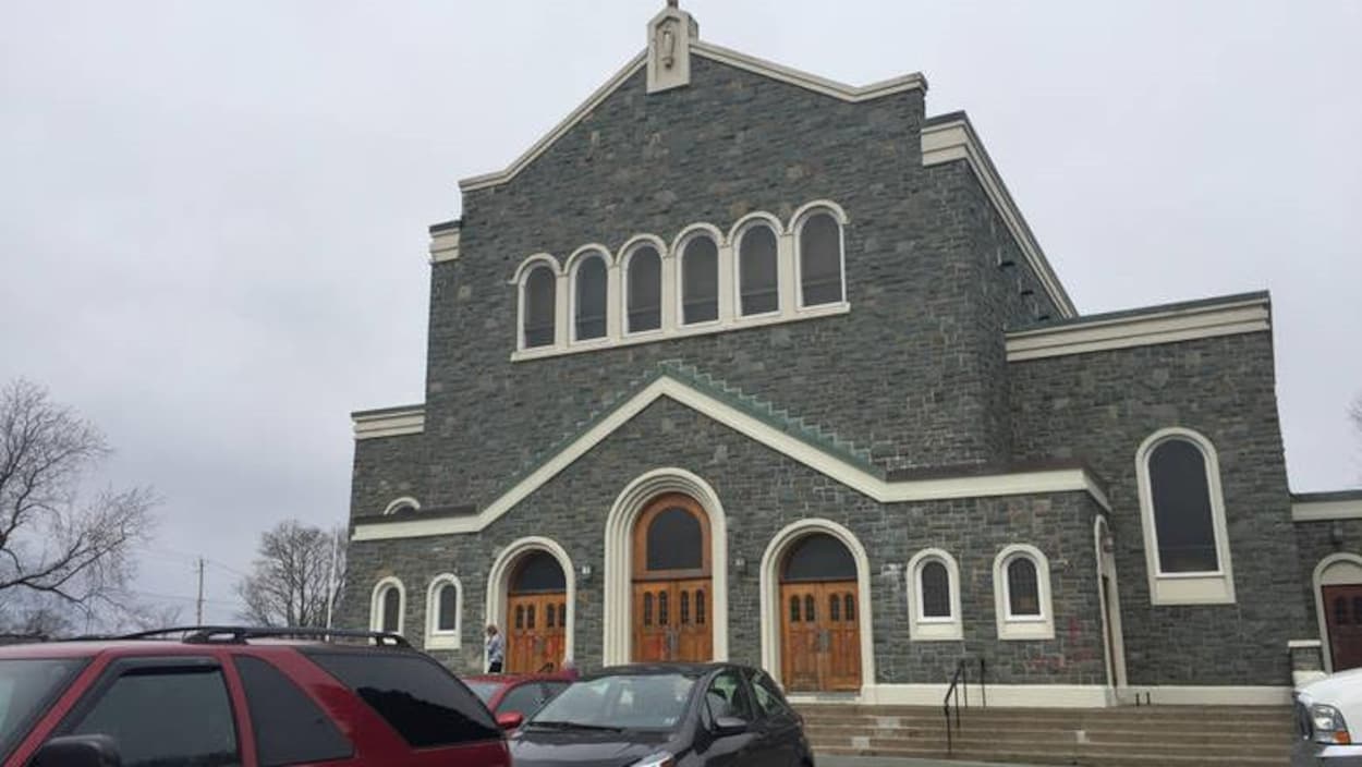 L'église St.Agnes d'Halifax, où des paroissiens ont découvert des graffitis grossiers en arrivant pour la messe de Pâques, dimanche matin.