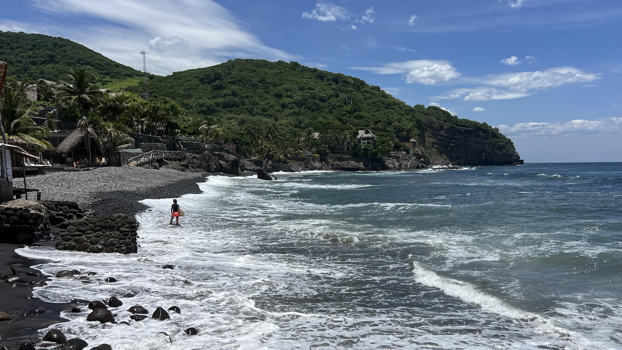 Salvador : des milliers de touristes sous le soleil, des milliers d’innocents à l’ombre