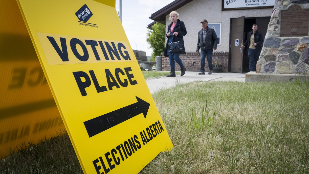 Élections Alberta demande de l’aide d’autres responsables électoraux