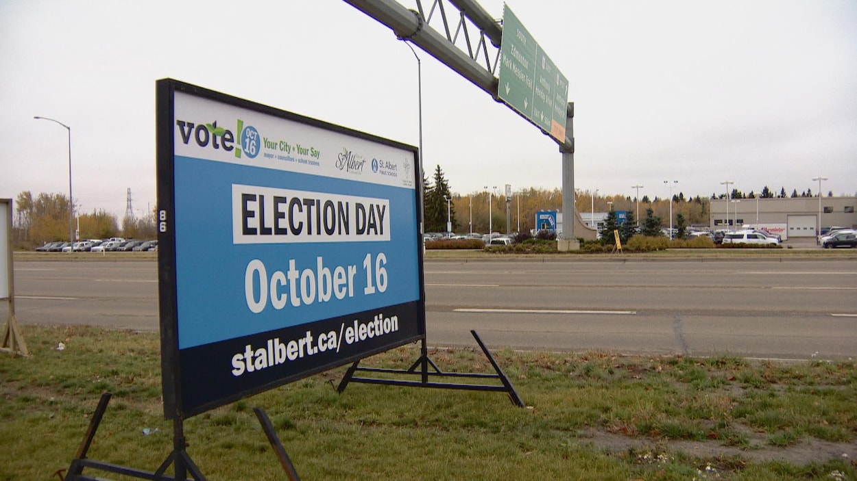 Un affiche indiquant la date de l'élection à Saint-Albert (16 octobre) Un affiche indiquant la date de l'élection à Saint-Albert (16 octobre)