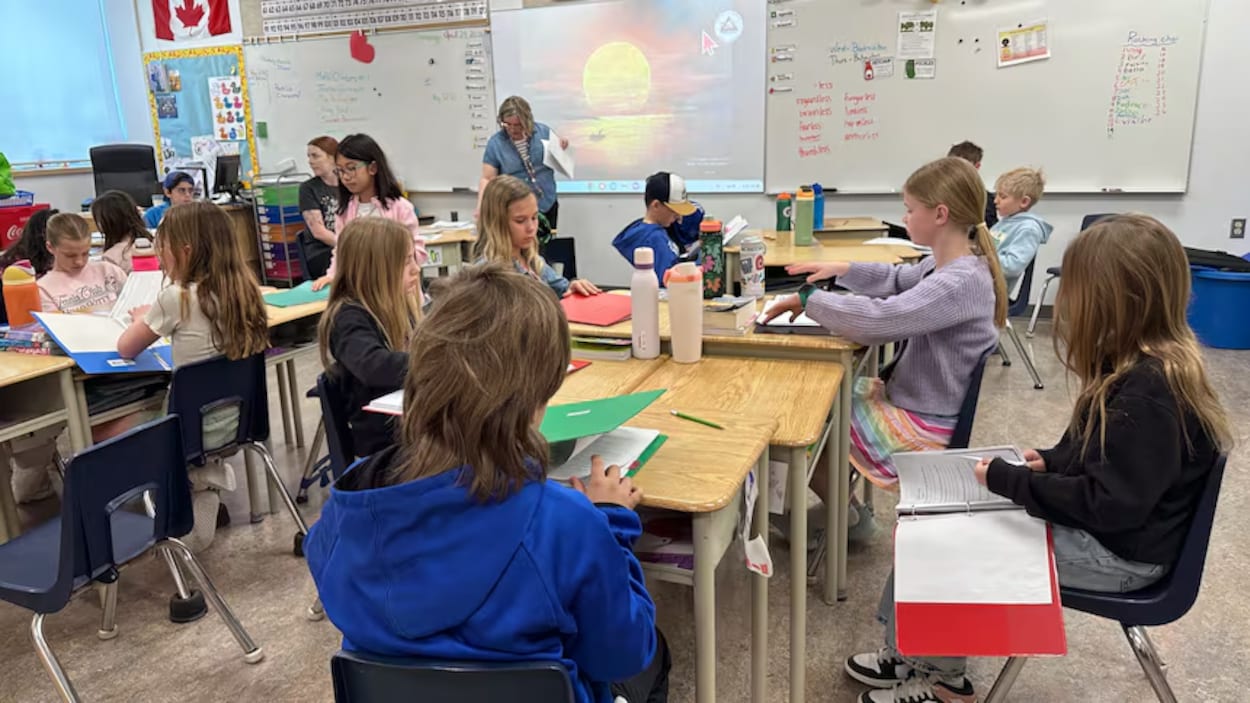 Des milliers d’élèves au statut temporaire pourraient devoir quitter l’école