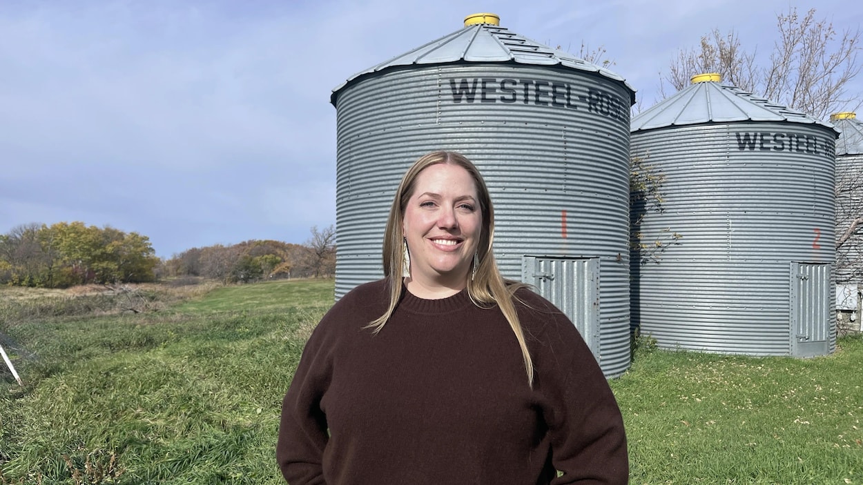 Liz Karpinchick, mairesse unilingue anglophone, veut préserver la culture francophone à Saint-Pierre-Jolys