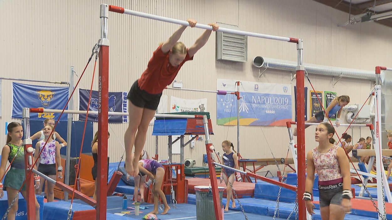 De jeunes gymnastes reçoivent les conseils de l’olympienne Ellie Black à Halifax